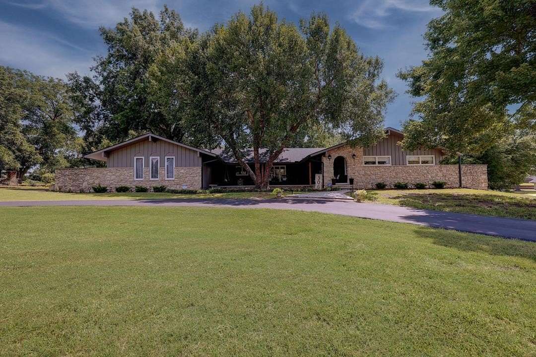 2 Acres of Land with Home for Sale in Arkansas City, Kansas