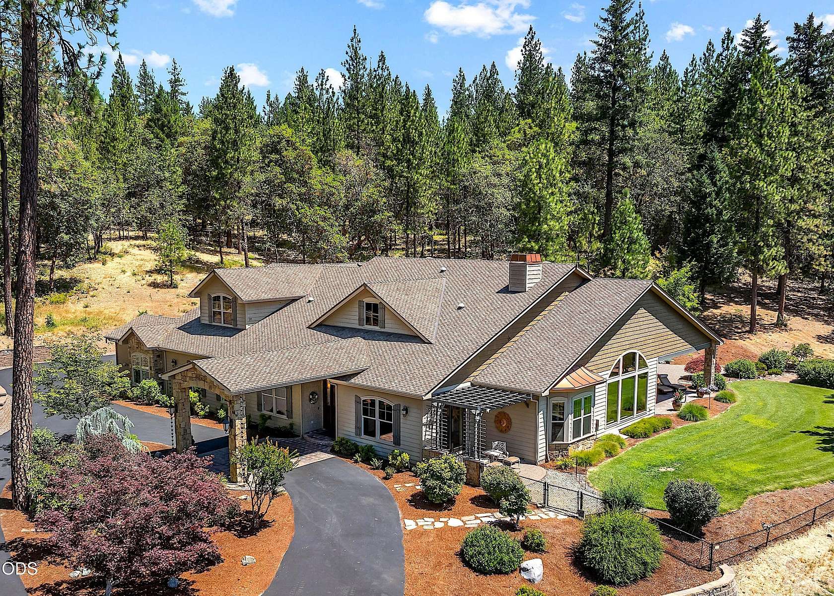 5 Acres of Land with Home for Sale in Grants Pass, Oregon