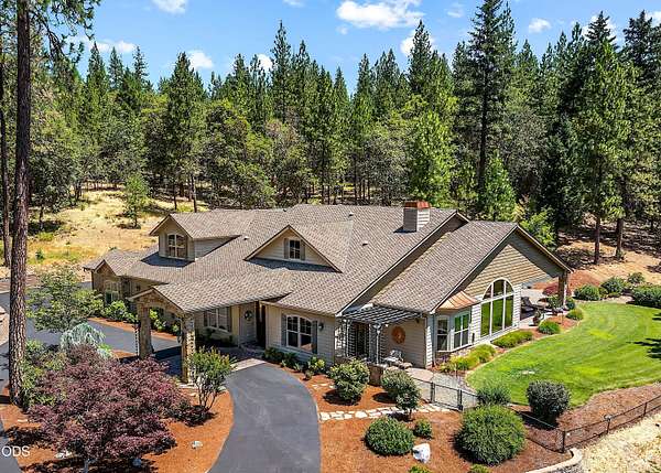 5 Acres of Land with Home for Sale in Grants Pass, Oregon
