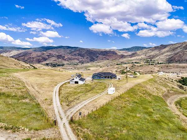 20 Acres of Land with Home for Sale in Horseshoe Bend, Idaho
