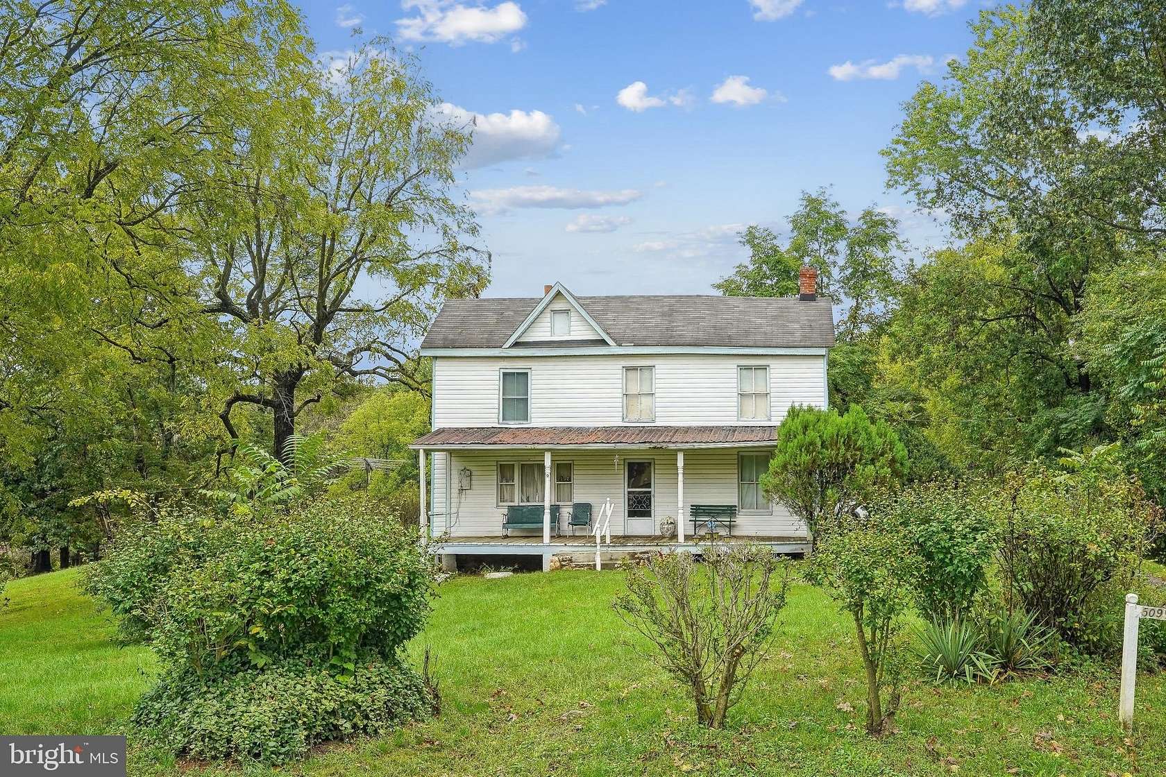 4.5 Acres of Land with Home for Sale in Hume, Virginia