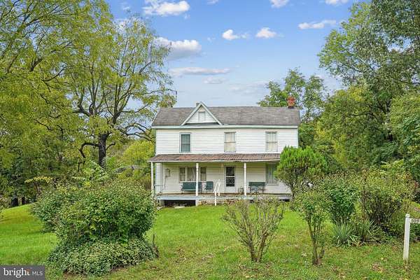 4.5 Acres of Land with Home for Sale in Hume, Virginia