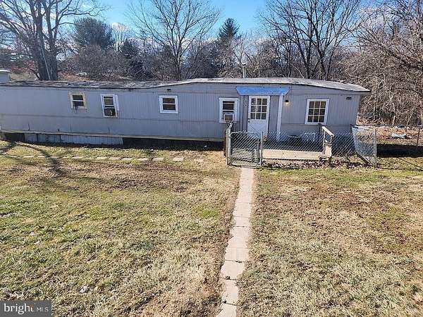 1 Acre of Mixed-Use Land for Sale in Falling Waters, West Virginia