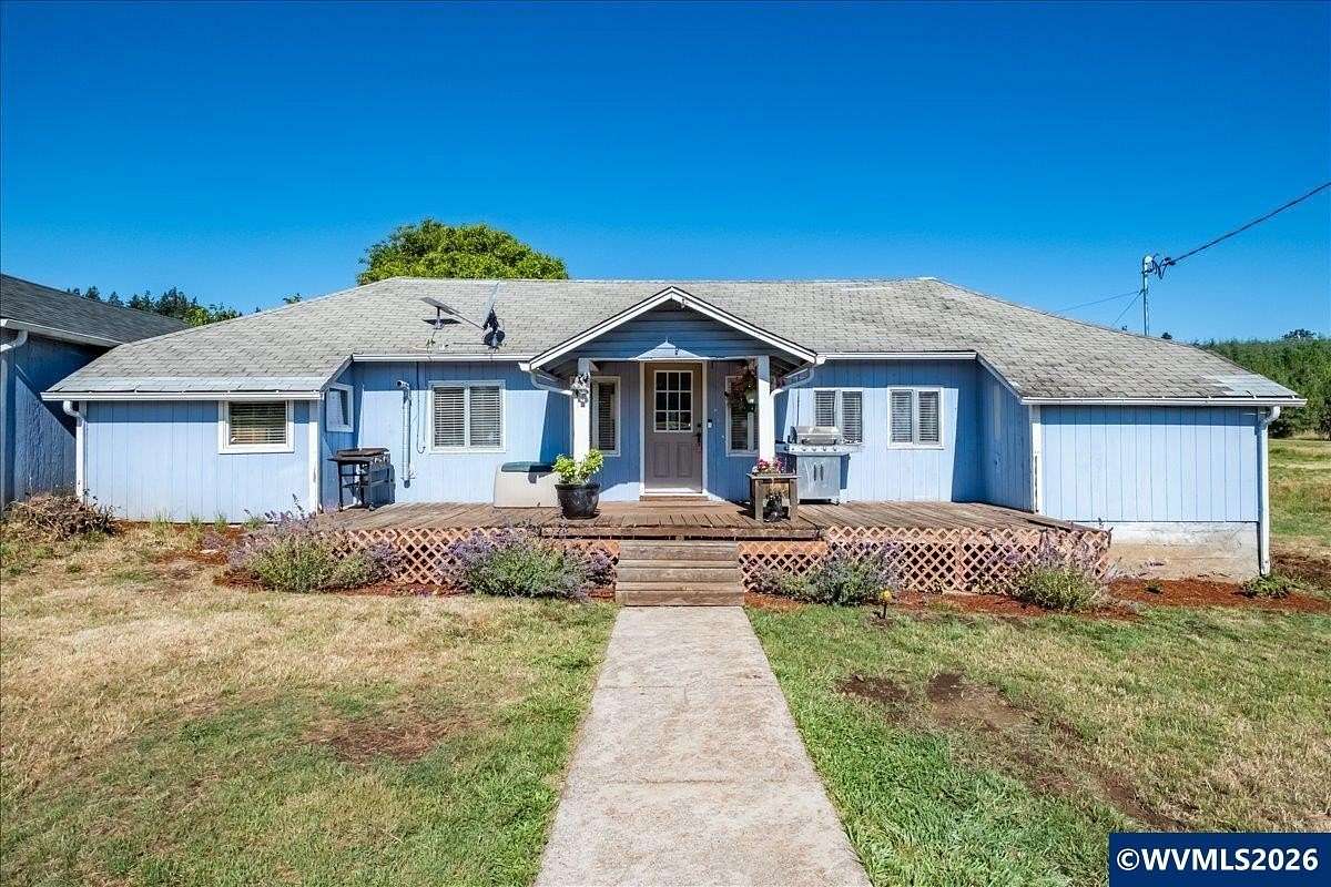 4.69 Acres of Land with Home for Sale in Sweet Home, Oregon