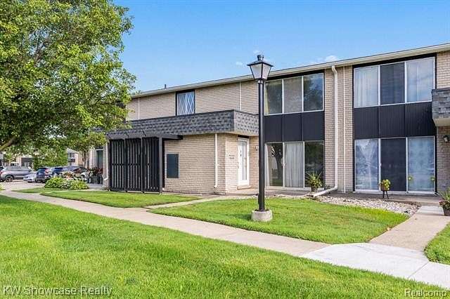 8 Acres of Land with Home for Sale in Warren, Michigan