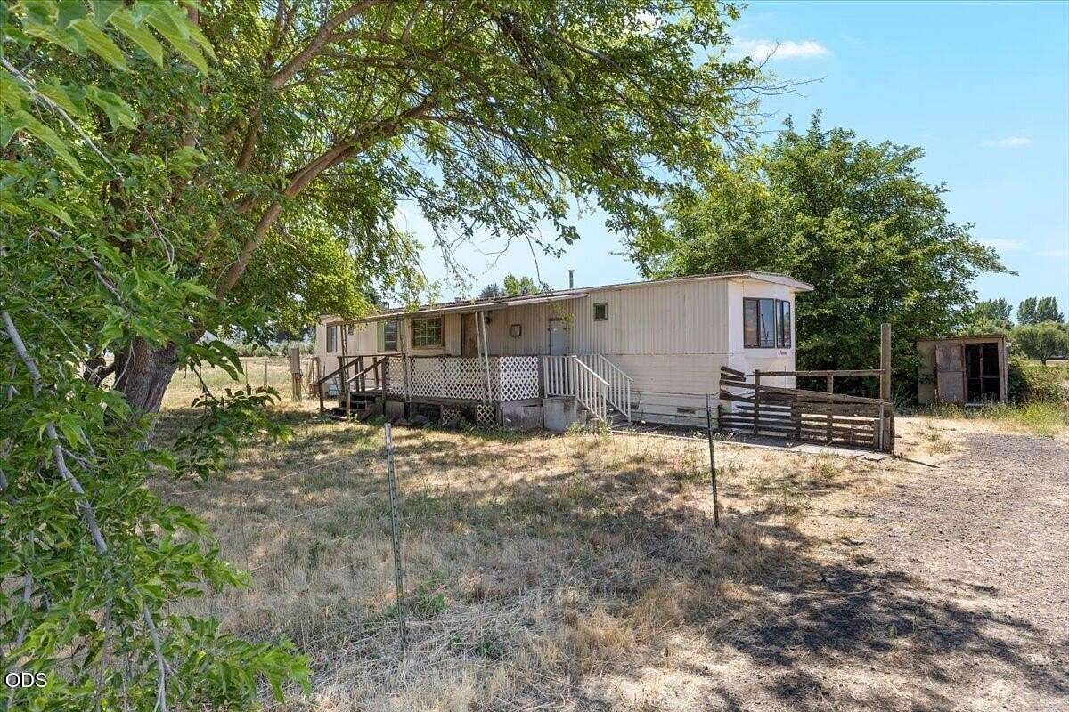 2.5 Acres of Land with Home for Sale in White City, Oregon