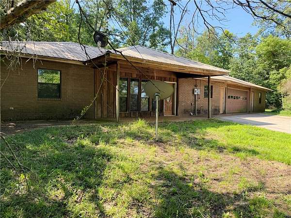 1.66 Acres of Land with Home for Sale in Melbourne, Arkansas