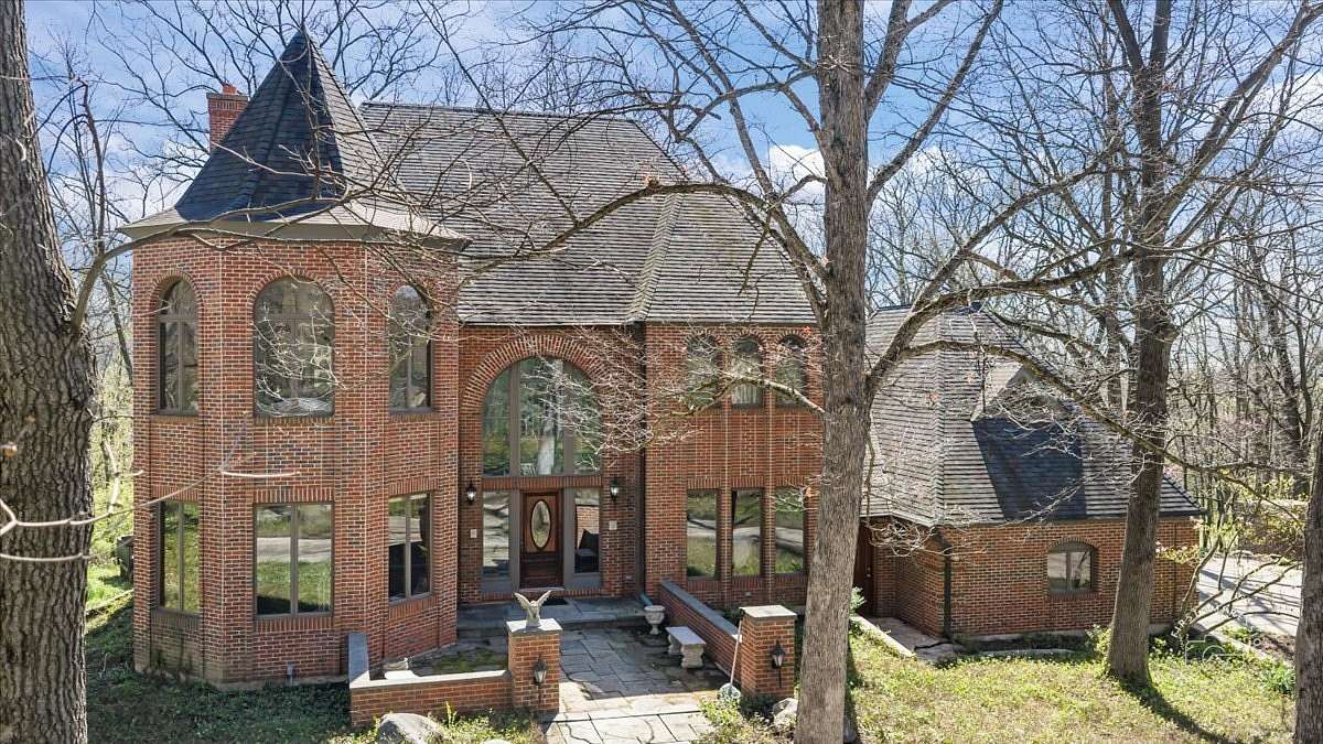 2.55 Acres of Land with Home for Sale in Elburn, Illinois