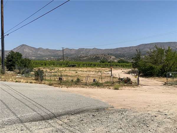 21.3 Acres of Land for Sale in Phelan, California