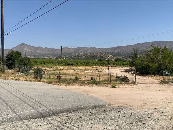 21.3 Acres of Land for Sale in Phelan, California