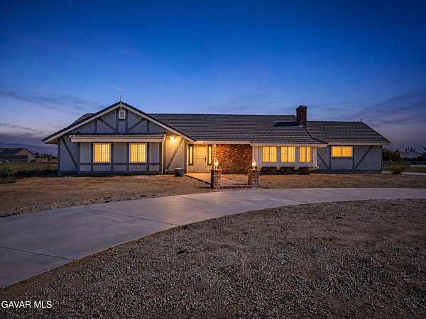 2.25 Acres of Land with Home for Sale in Rosamond, California