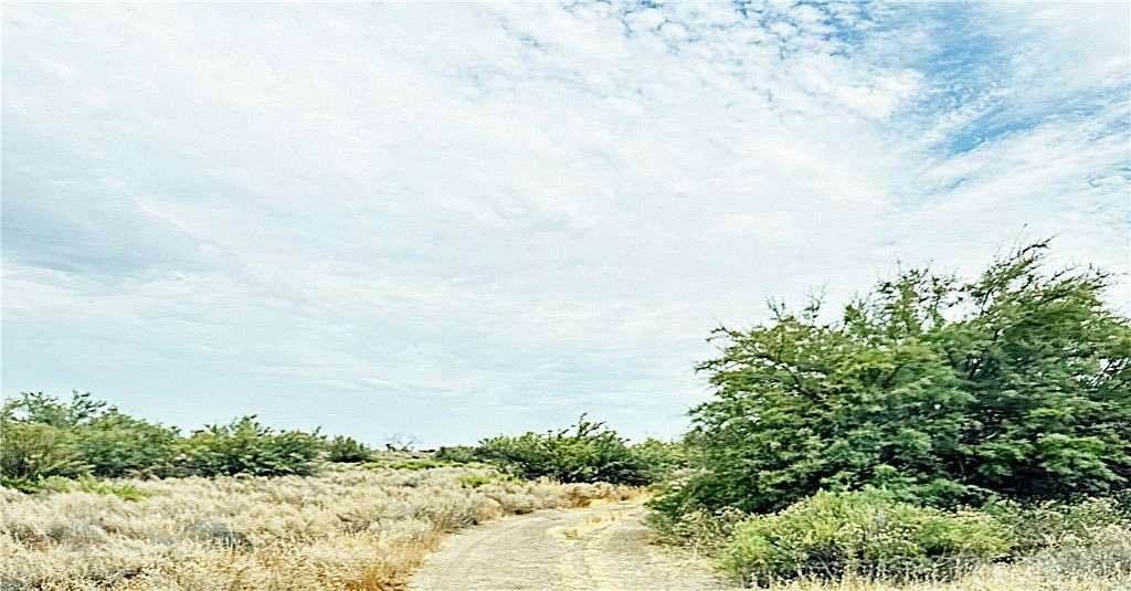 1.25 Acres of Land for Sale in Buttonwillow, California