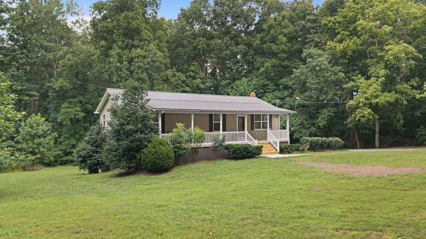 1.5 Acres of Land with Home for Sale in Charlotte, Tennessee