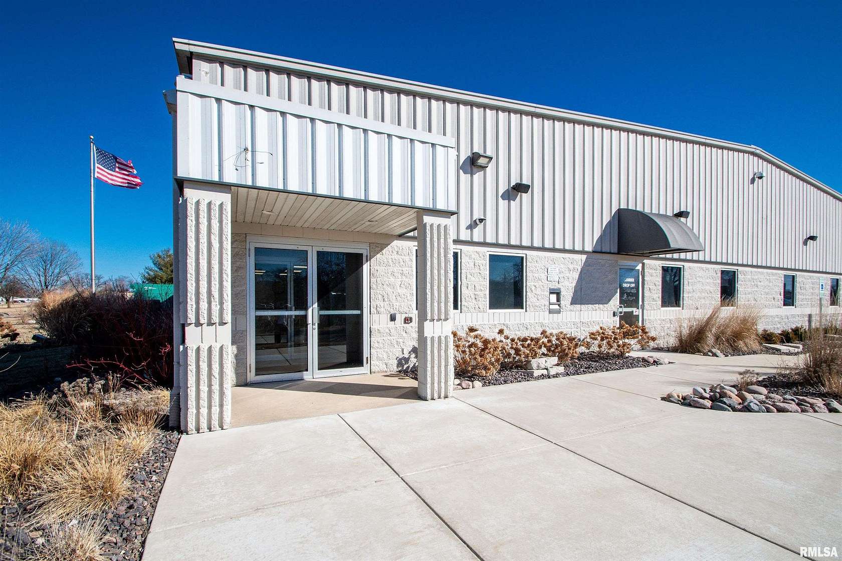 4.89 Acres of Mixed-Use Land for Sale in Pekin, Illinois