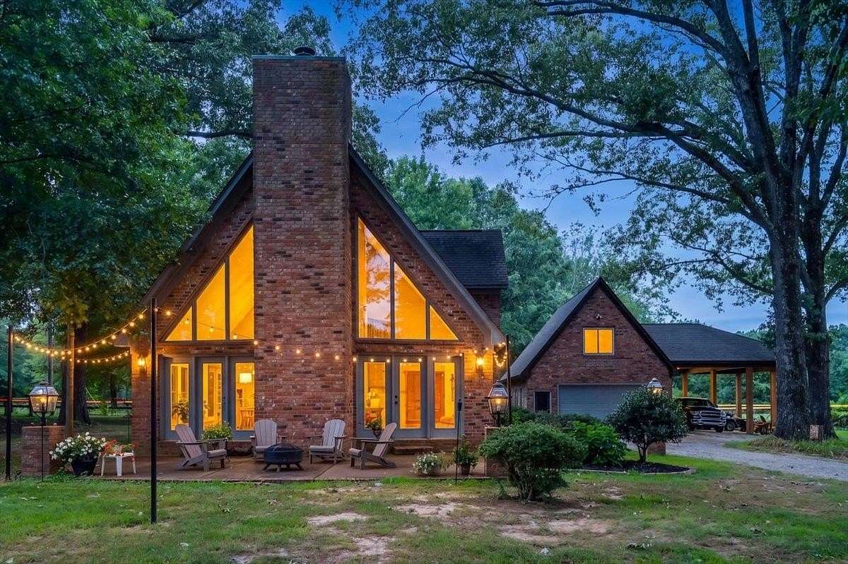 5.6 Acres of Land with Home for Sale in Oakland, Tennessee