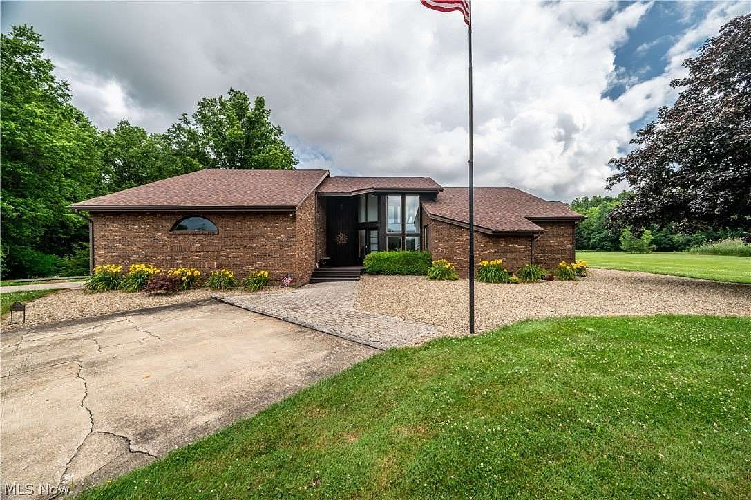 5.12 Acres of Land with Home for Sale in Warren, Ohio