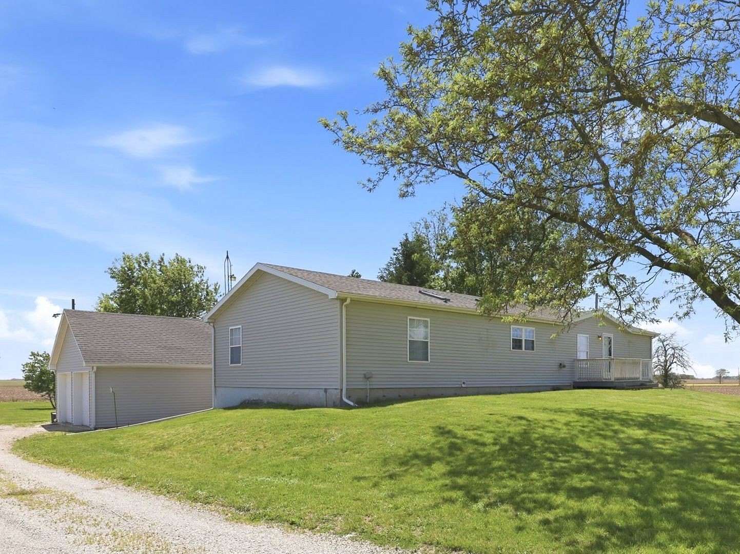 2.73 Acres of Land with Home for Sale in Hoopeston, Illinois