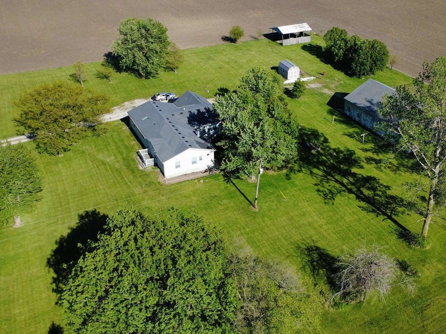 2.73 Acres of Land with Home for Sale in Hoopeston, Illinois