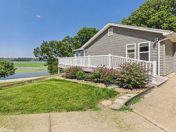 3.78 Acres of Land with Home for Sale in Hamilton, Illinois