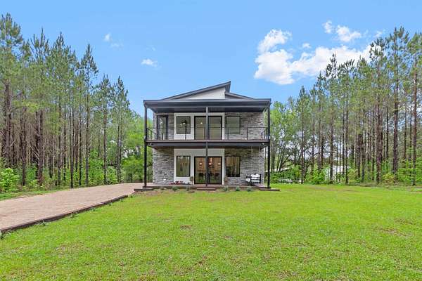 10 Acres of Recreational Land with Home for Sale in Tallahassee, Florida