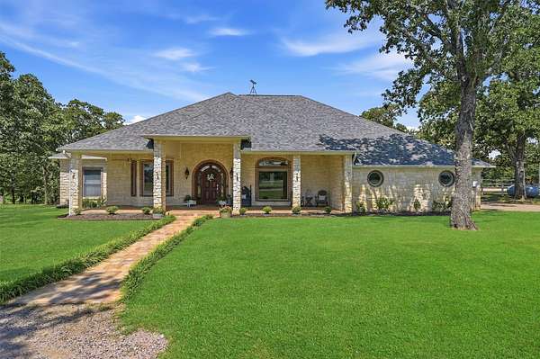 4.6 Acres of Land with Home for Sale in Whitesboro, Texas