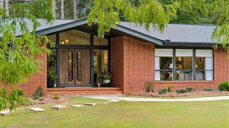 3.5 Acres of Land with Home for Sale in Senoia, Georgia