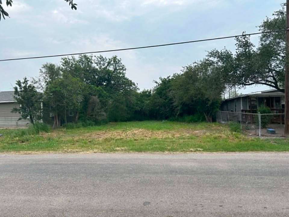 0.09 Acres of Residential Land for Sale in Bishop, Texas