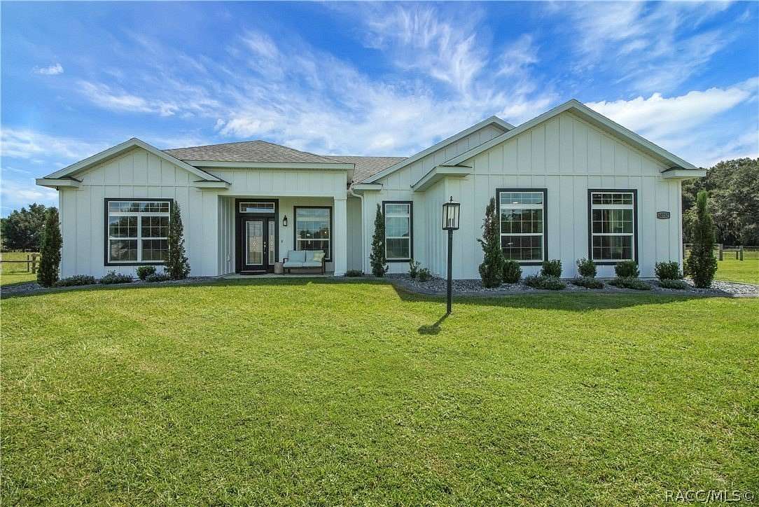 10.1 Acres of Recreational Land with Home for Sale in Oxford, Florida