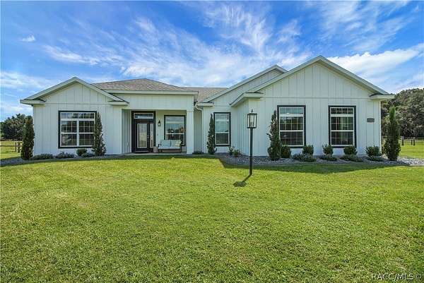 10.1 Acres of Recreational Land with Home for Sale in Oxford, Florida