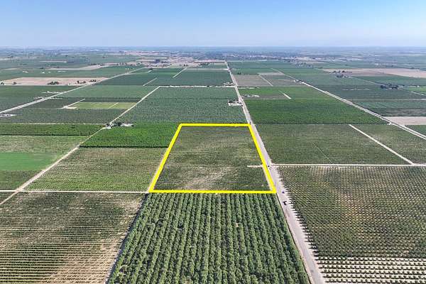 20 Acres of Land with Home for Sale in Selma, California