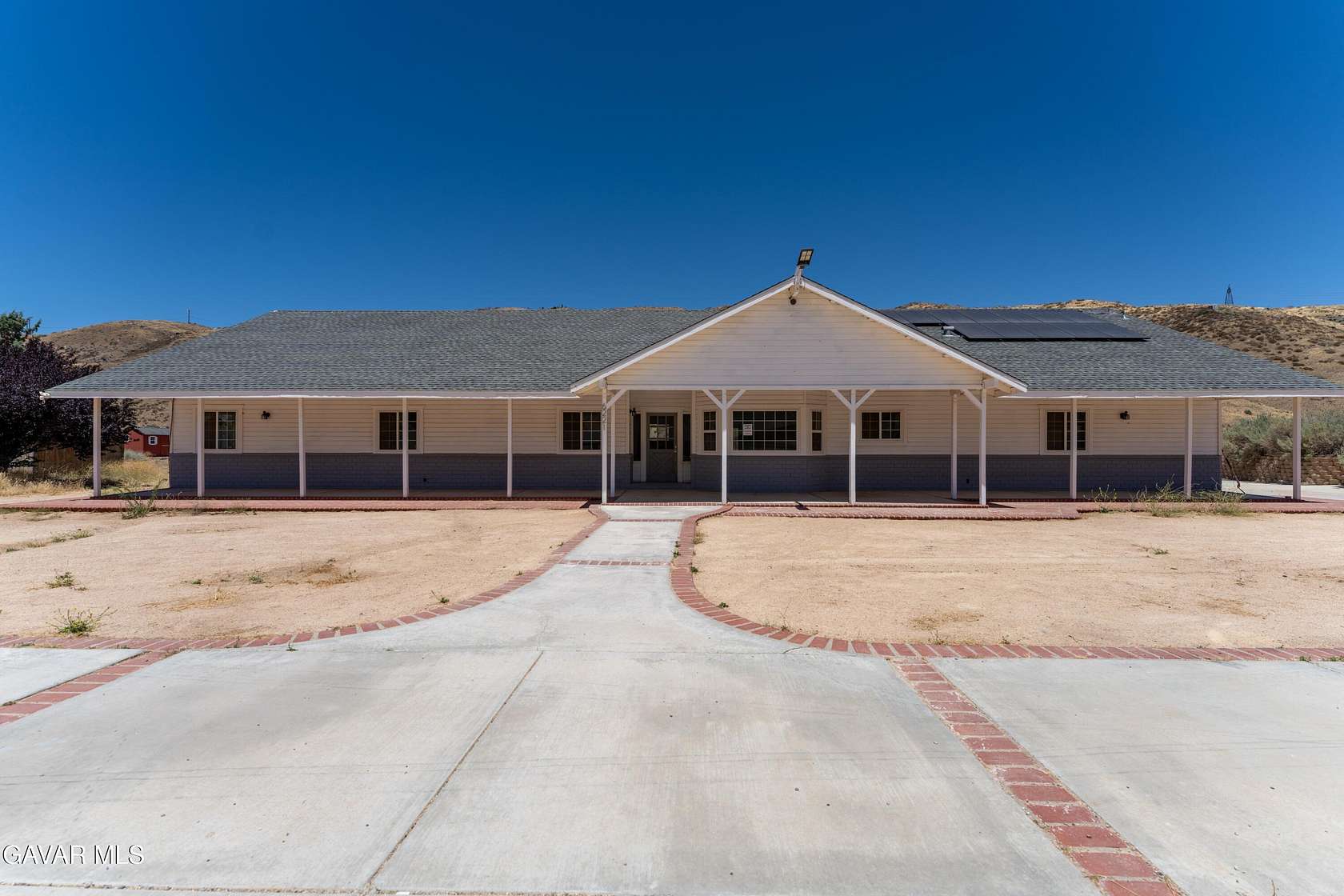 10 Acres of Land with Home for Sale in Leona Valley, California