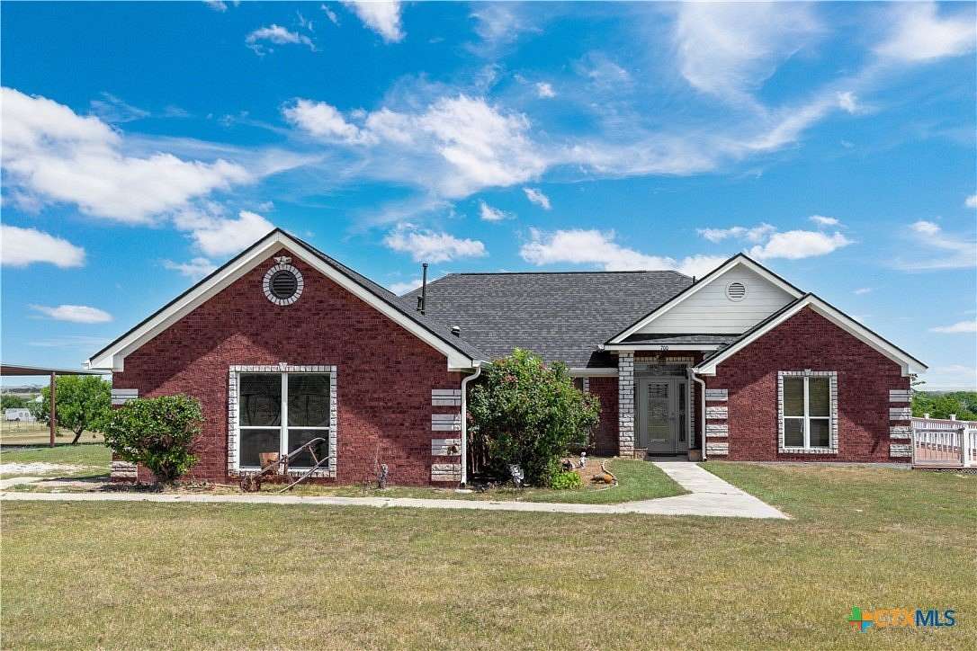 15 Acres of Land with Home for Sale in Gatesville, Texas