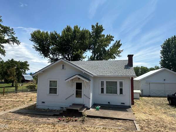 1.77 Acres of Land with Home for Sale in Central Point, Oregon