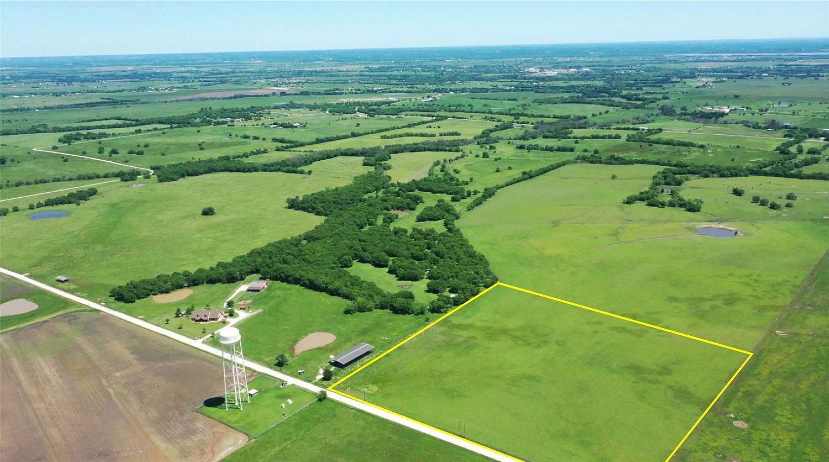 10 Acres of Residential Land for Sale in Valley View, Texas