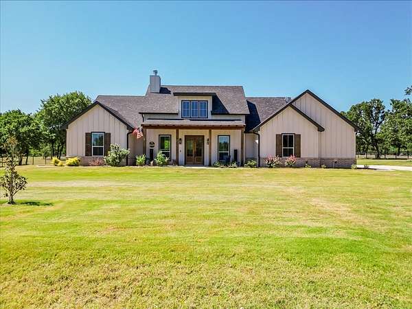 1.7 Acres of Land with Home for Sale in Mineral Wells, Texas