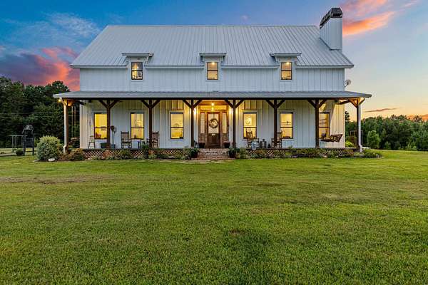 9.16 Acres of Land with Home for Sale in Jefferson, Texas