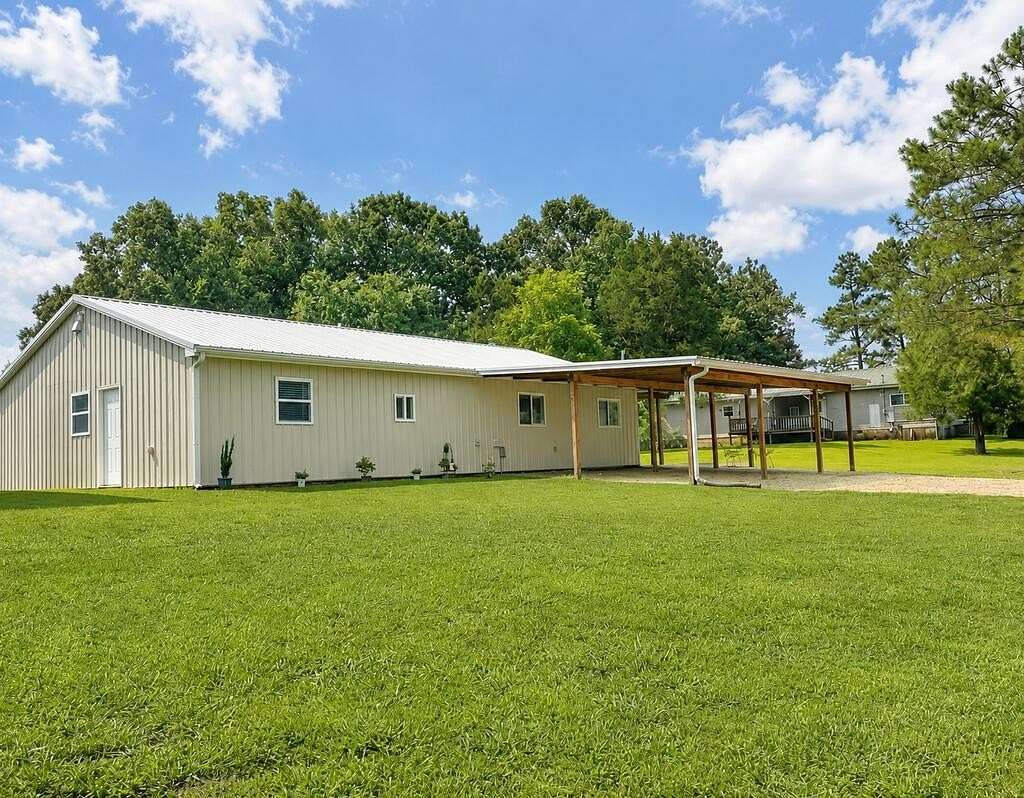 4 Acres of Land with Home for Sale in Paris, Tennessee