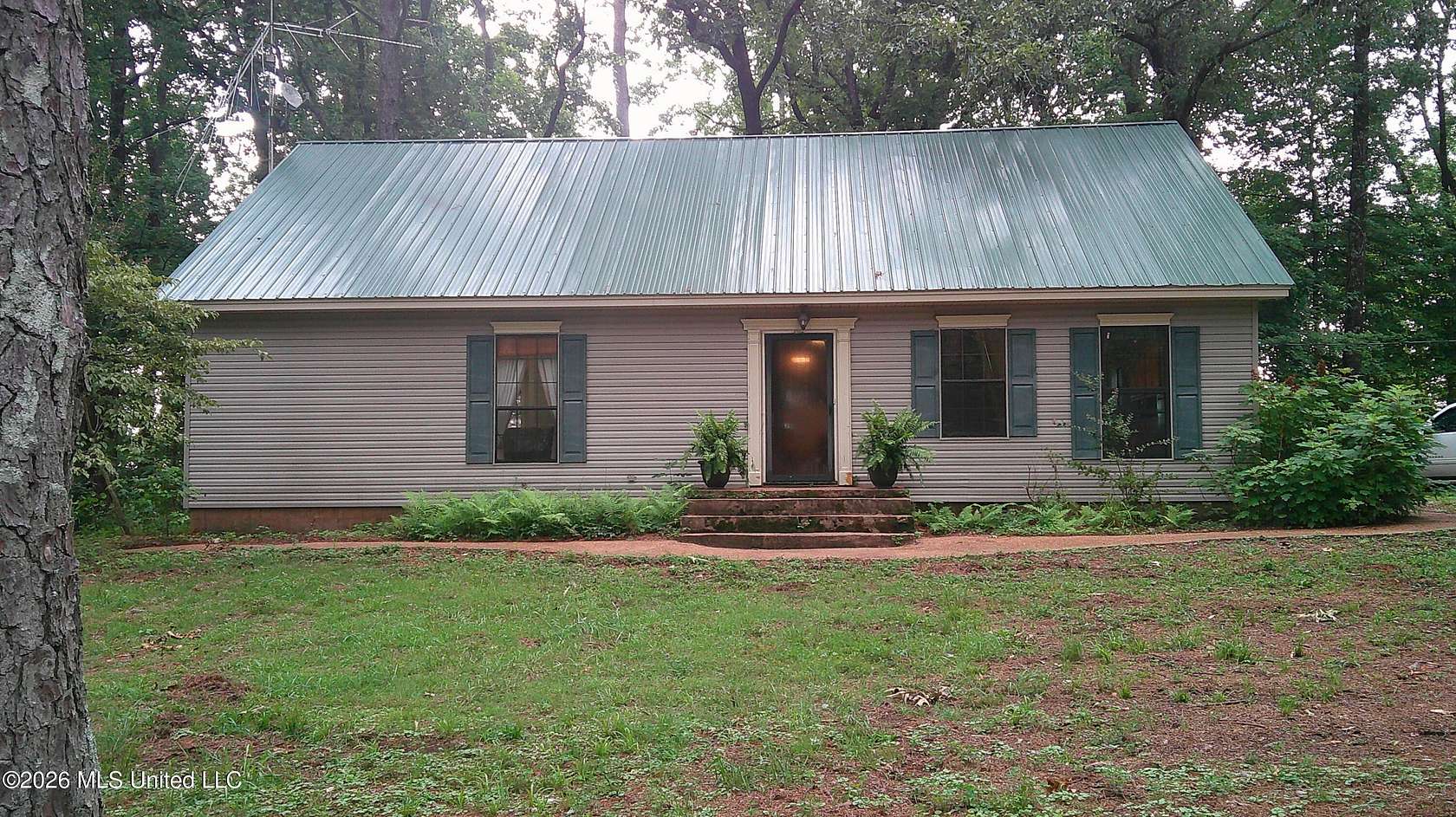 14.7 Acres of Land with Home for Sale in Ripley, Mississippi
