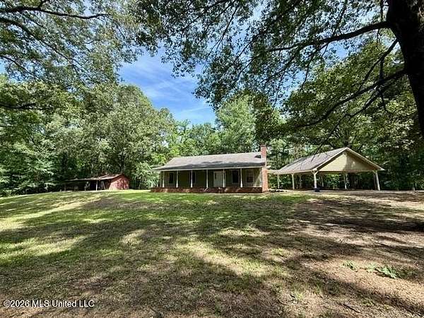 9.5 Acres of Land with Home for Sale in Natchez, Mississippi