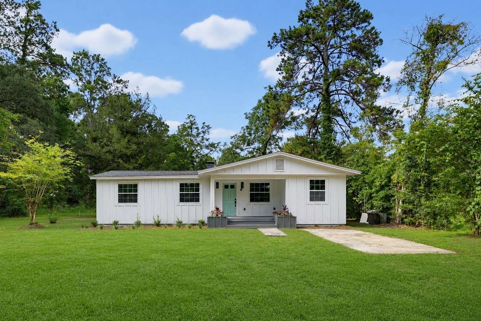 1.5 Acres of Land with Home for Sale in Tallahassee, Florida