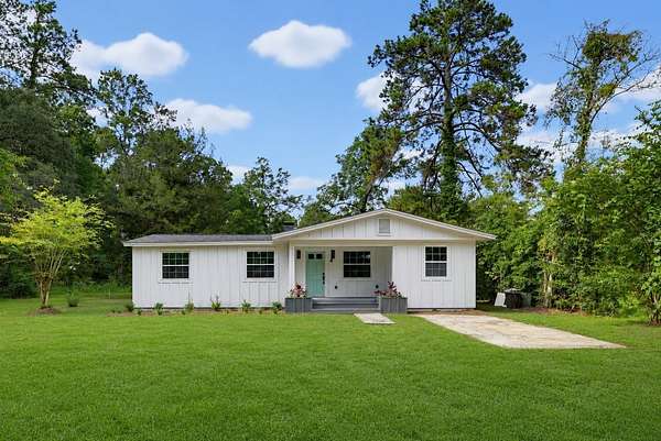 1.5 Acres of Land with Home for Sale in Tallahassee, Florida