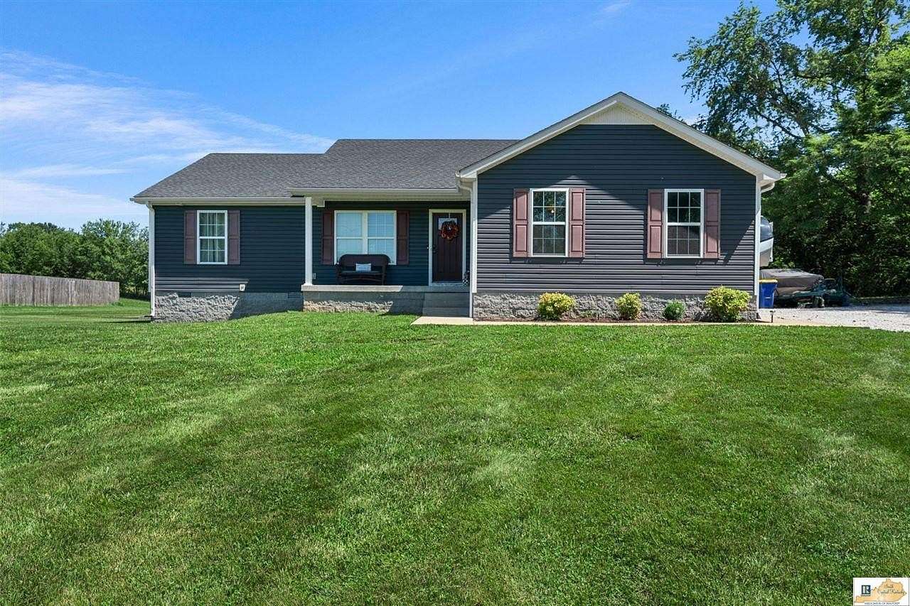5.6 Acres of Land with Home for Sale in Bowling Green, Kentucky