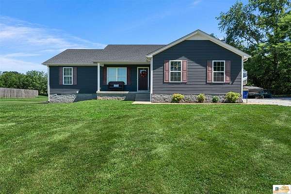 5.6 Acres of Land with Home for Sale in Bowling Green, Kentucky