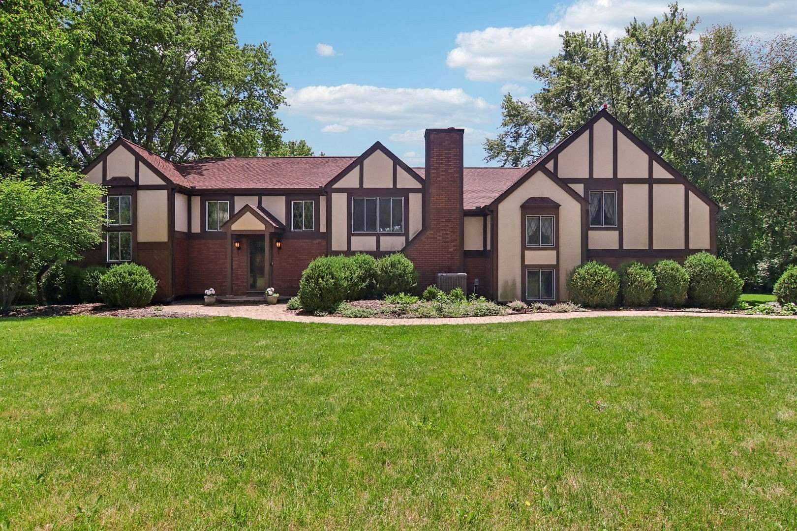 5.52 Acres of Land with Home for Sale in Dundee Township, Illinois