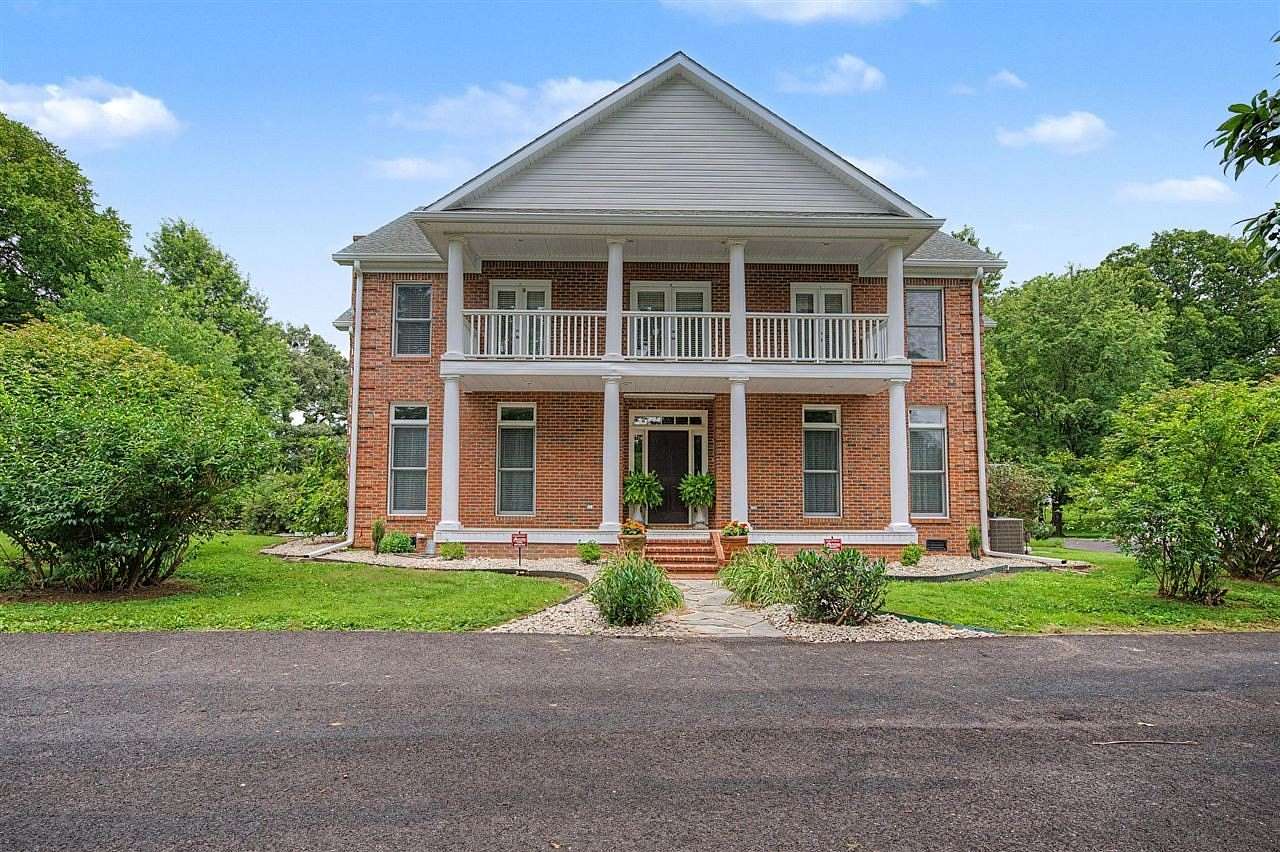 4.6 Acres of Land with Home for Sale in Smiths Grove, Kentucky