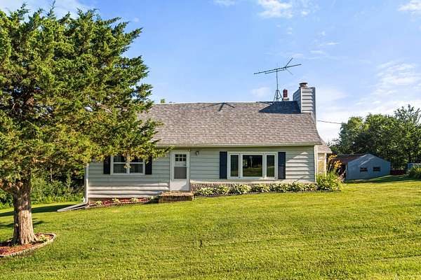 6 Acres of Land with Home for Sale in Pleasantville, Iowa