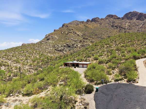 1.74 Acres of Land with Home for Sale in Oro Valley, Arizona