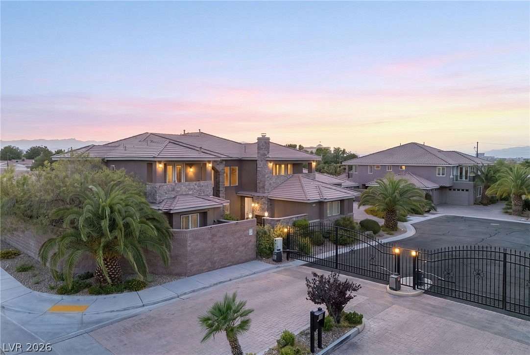 2.5 Acres of Land with Home for Sale in Las Vegas, Nevada