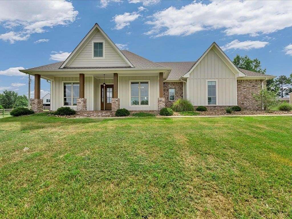2.8 Acres of Land with Home for Sale in Nacogdoches, Texas