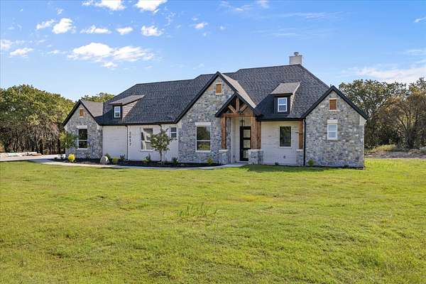 2 Acres of Land with Home for Lease in Weatherford, Texas